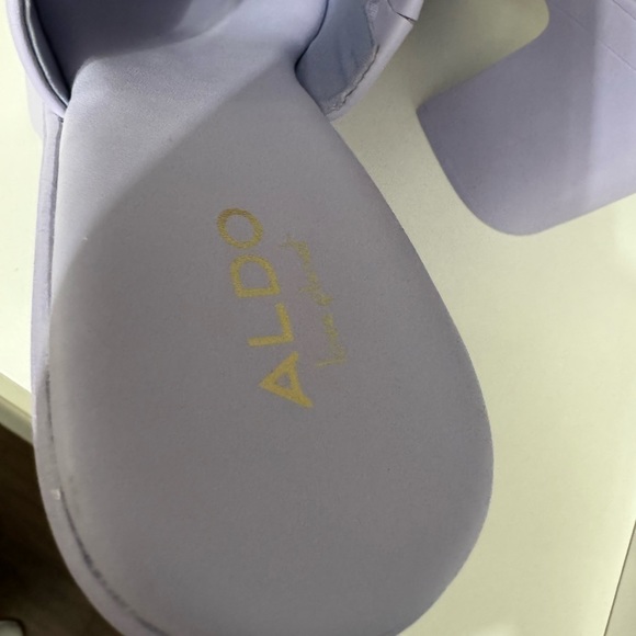 Aldo purple leather upper heel height 4.25” slip on style Block Heeled. Size 7 - Picture 5 of 8